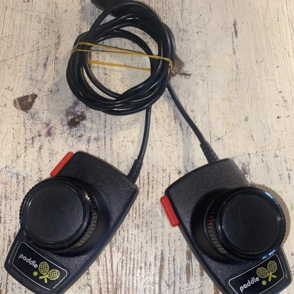 Atari 2600 Video Game Pair Of Wired Original Paddles - Great Condition